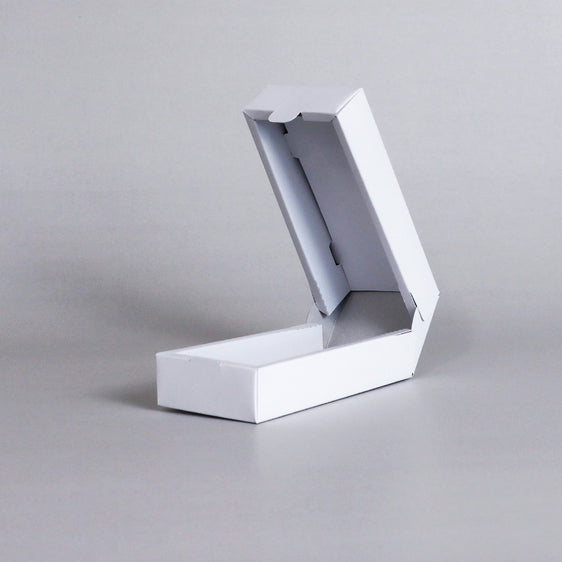 フタ・ミ一体型のボトルケース