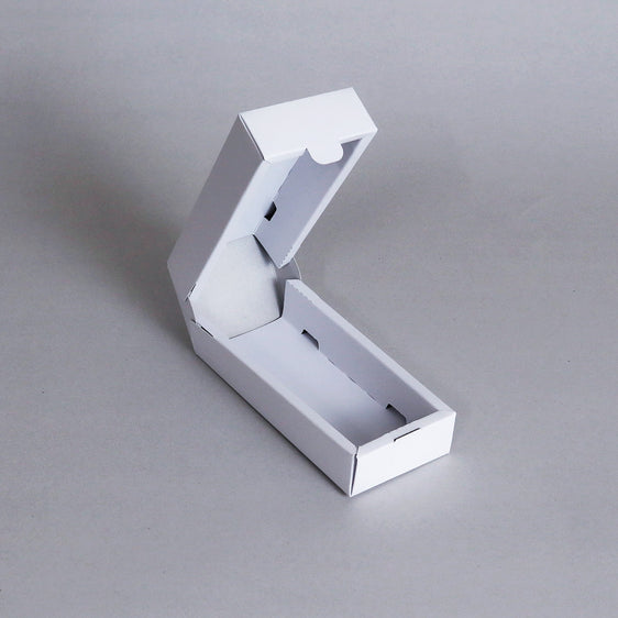 フタ・ミ一体型のボトルケース