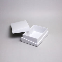 Diagonal box with lid