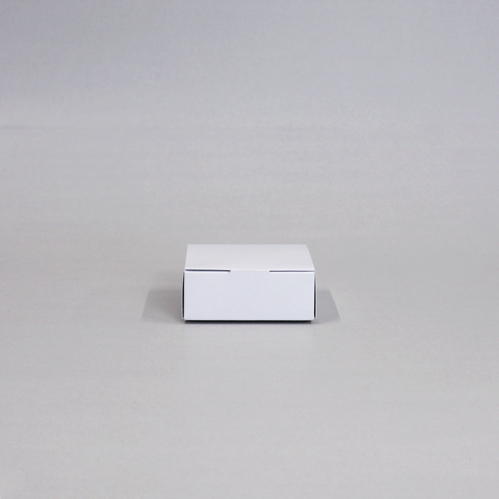 Soap box with integrated divider