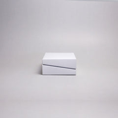 Diagonal box with lid